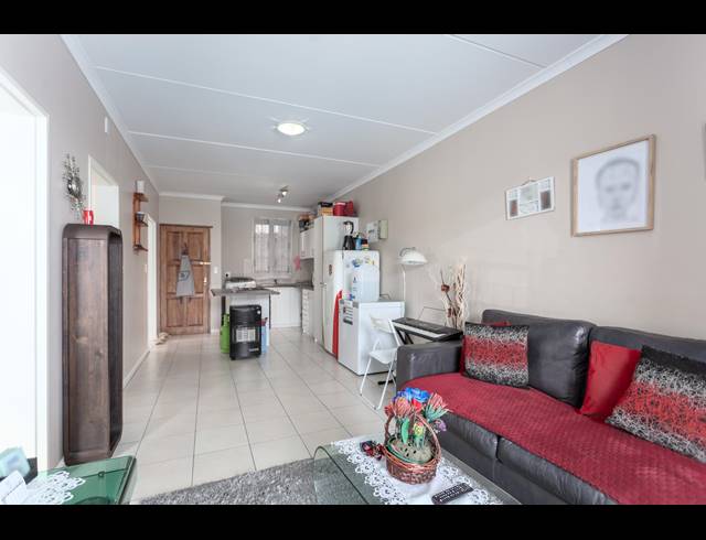 2 BEDROOM APARTMENT SOLD IN BURGUNDY ESTATE